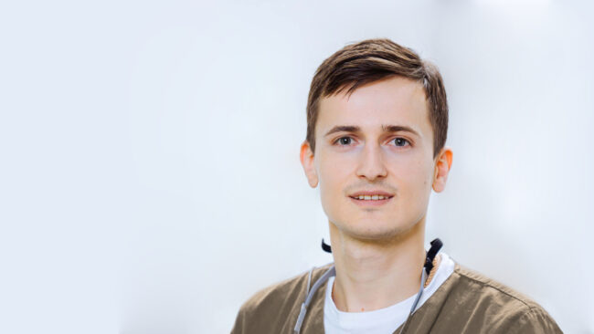 Porträt Dr. Dmitri Tanurcov – Ihr Zahnarzt in Nürnberg