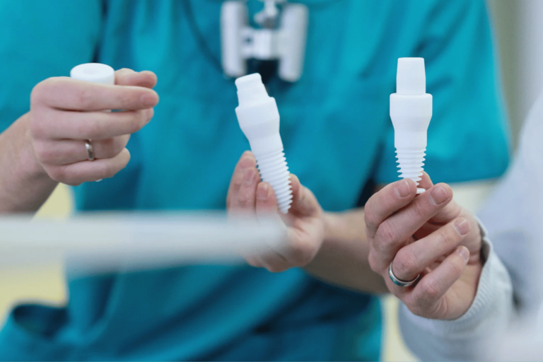 Implantate und Implantatprothetik